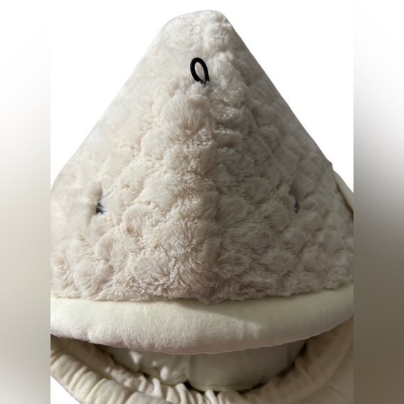 Cozy Fish-Shaped Dog Bed in Cream - Picture 8 of 11